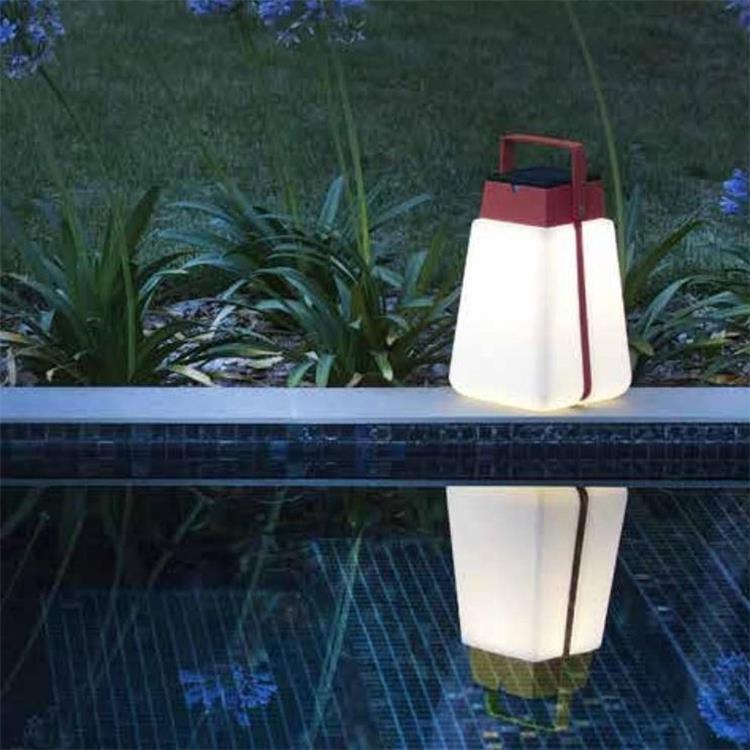 Lanterne d'extérieur LED solaire/rechargeable 500 Lumens H32cm BUMP Rouge