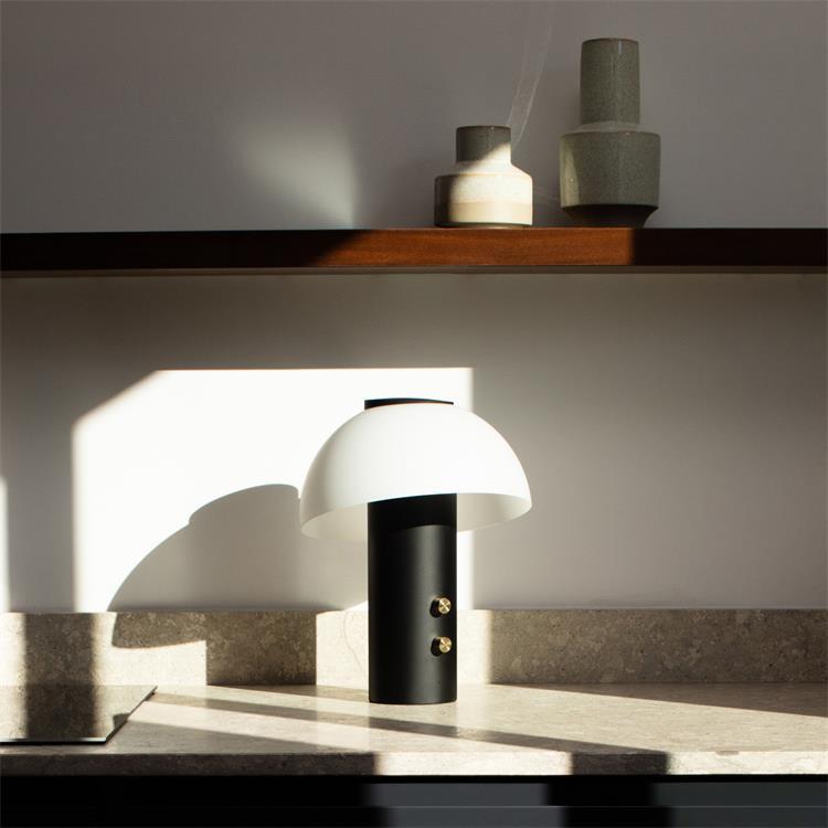 Lampe à poser LED Enceinte Métal/Verre H30cm PICCOLO Noir